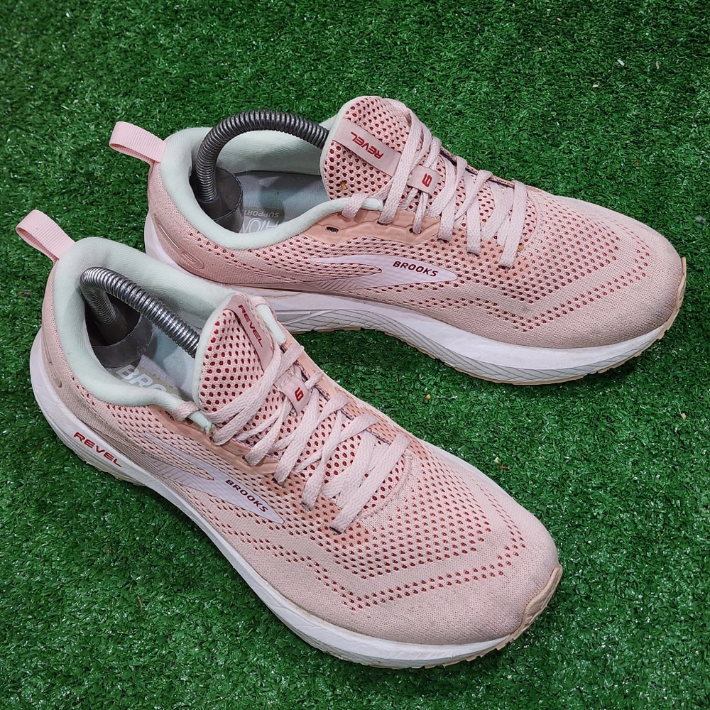 BROOKS REVEL 6 - Women's Athletic Shoes - SIZE 9